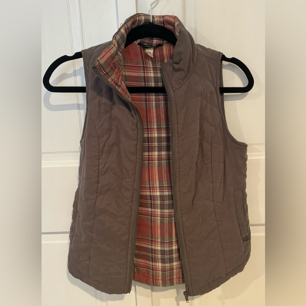 Supplies grey quilted vest.